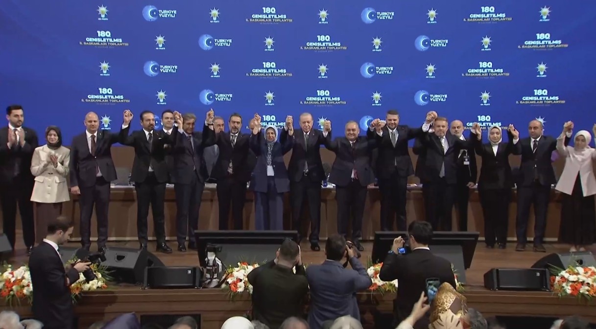 Sivaslı Başkan AK Parti'ye geçti! Rozetini Erdoğan taktı