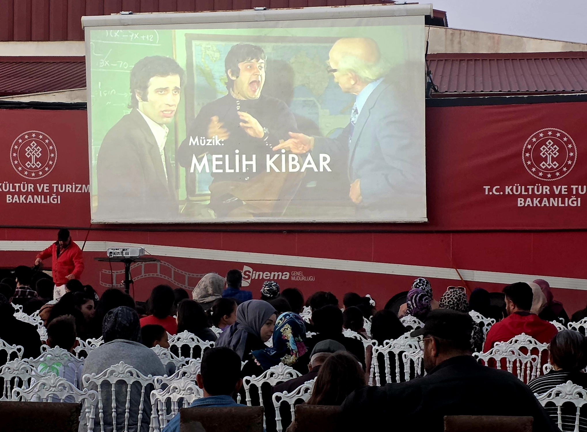 Bakanlığın Gezen Sinema Tırı Hafik'te büyük ilgi gördü!