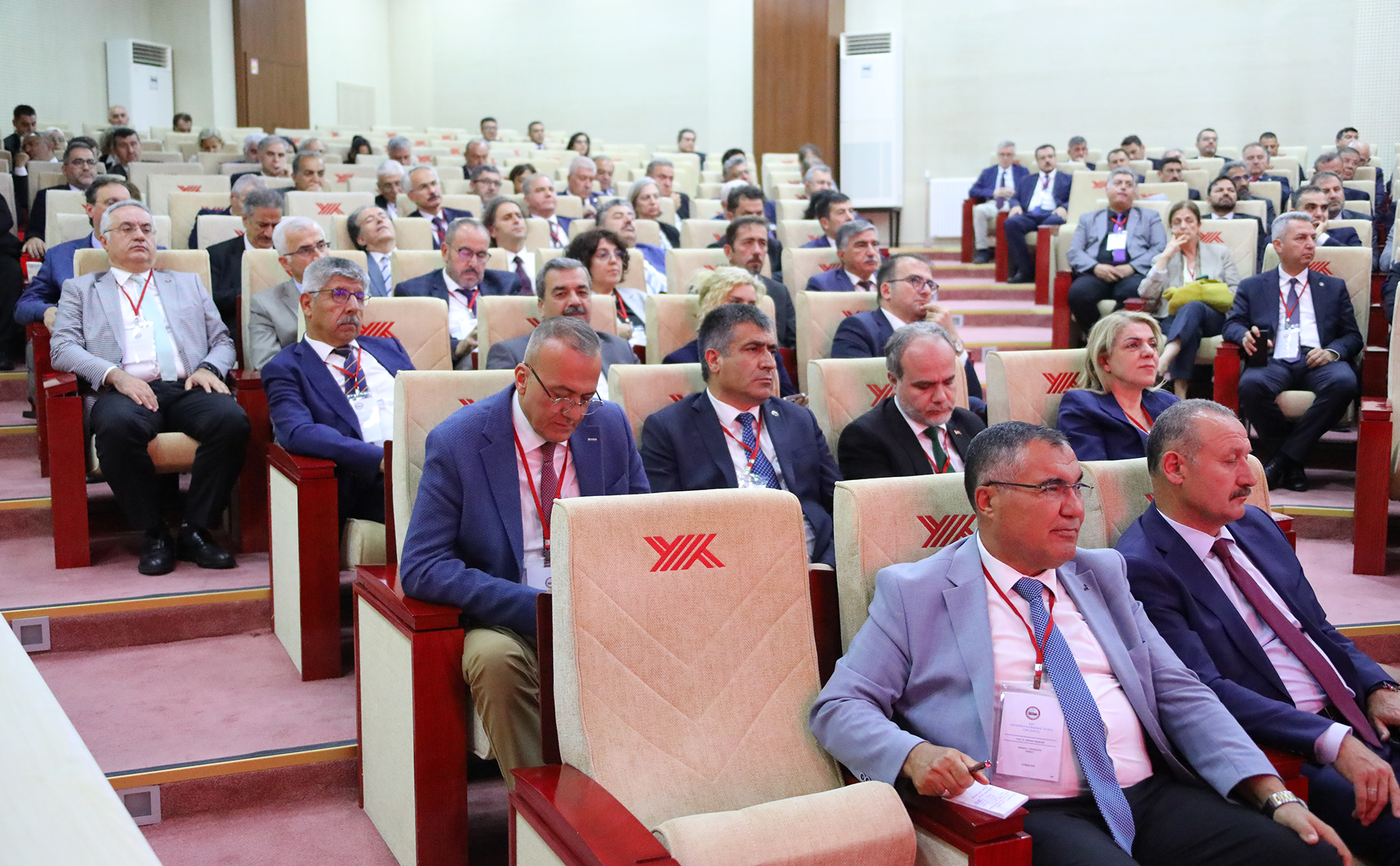 SBTÜ yönetimi Üniversitelerarası Kurul Toplantısına katıldı