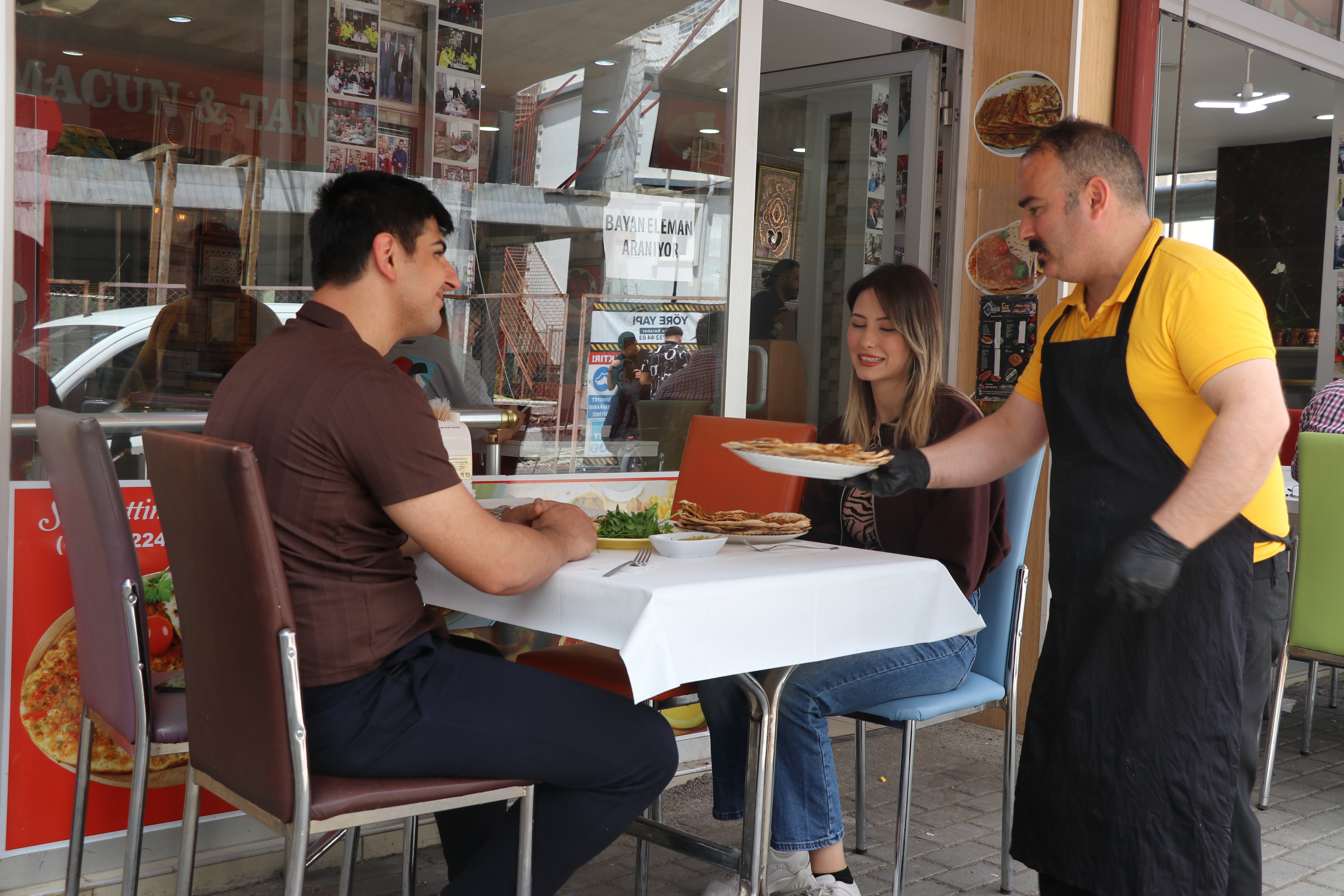 Sivas'ta 50 TL'ye lahmacun satan esnaftan ezber bozan savunma: "Ucuza satıyorum ama kar ediyorum!"