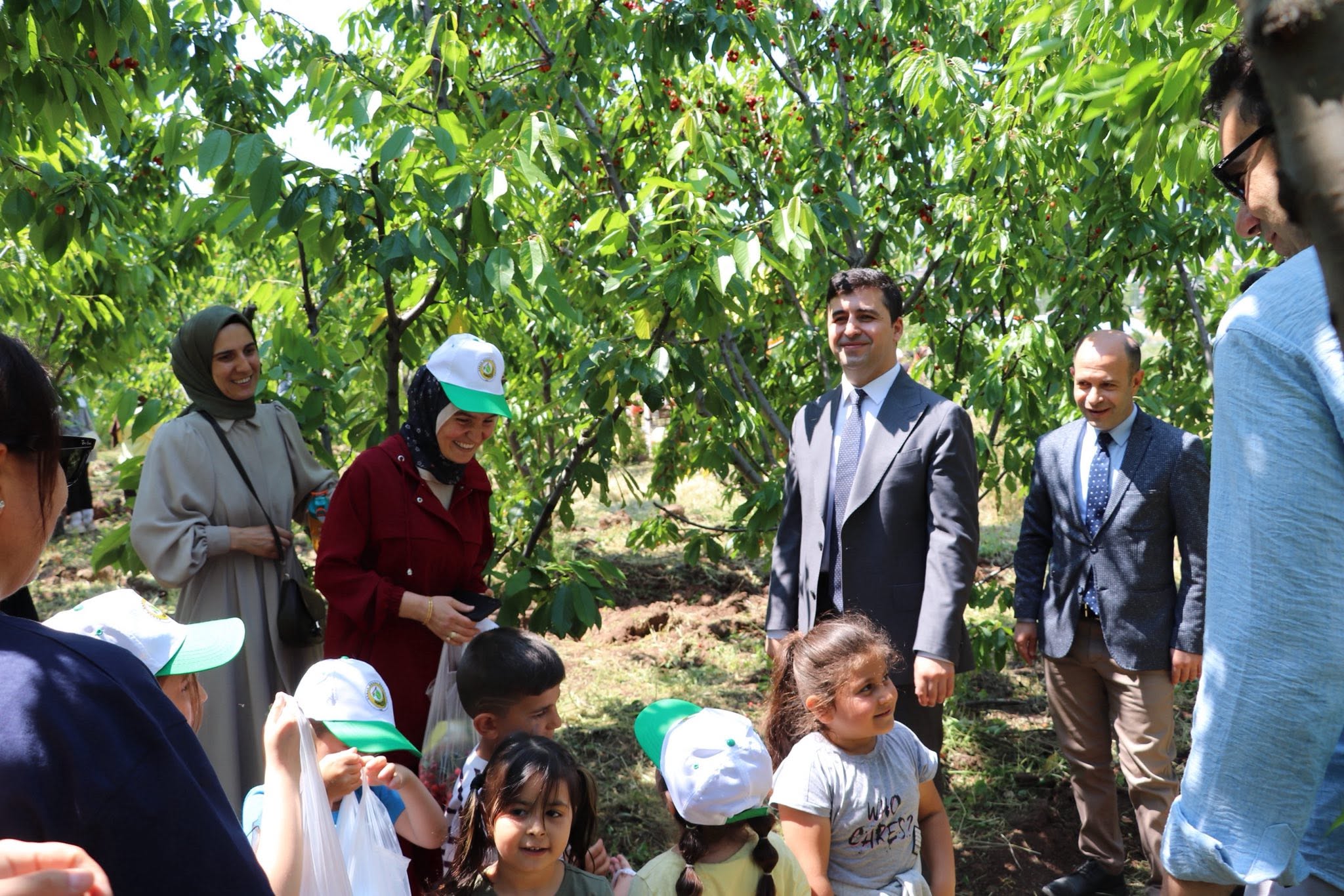 Sivas'ta okul bahçesinden bereket fışkırdı