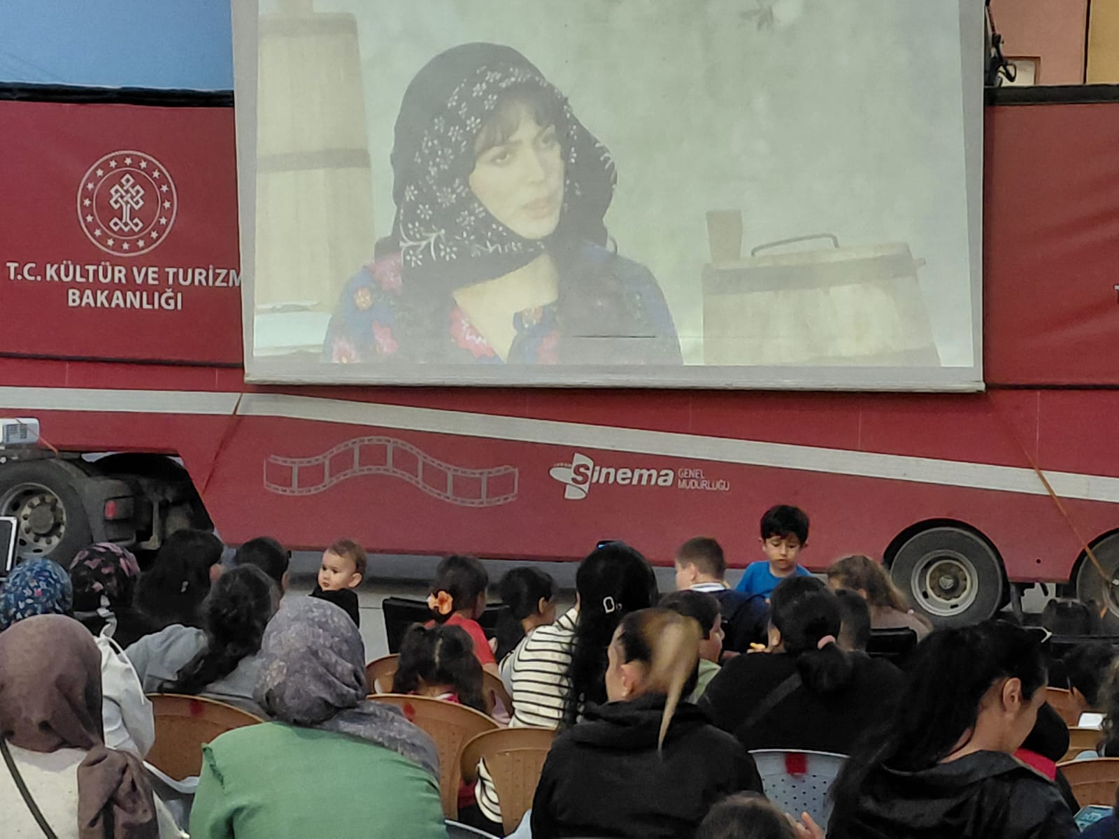 Gezen Sinema Tırı ilçe sakinleriyle buluştu!
