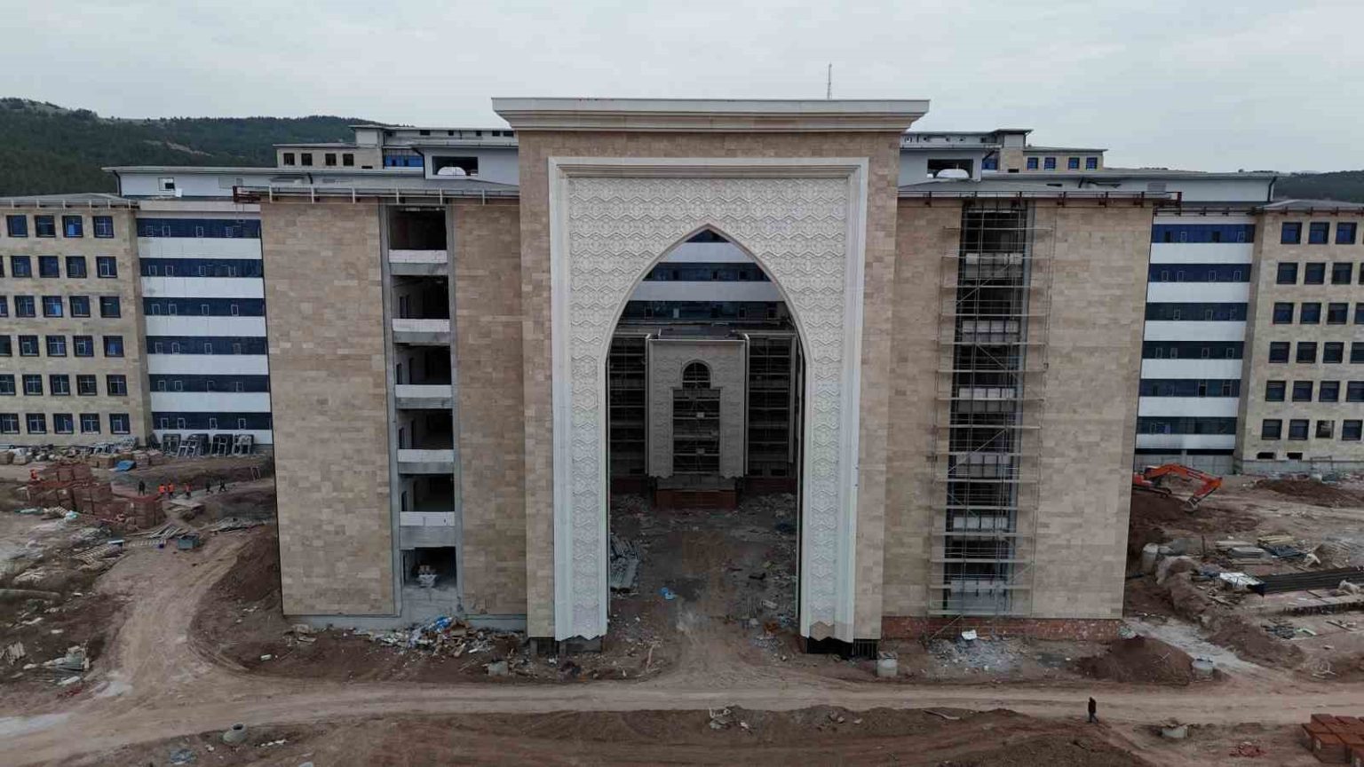 15 milyarlık yeni Cumhuriyet Üniversitesi Hastanesi'nde sona gelindi!