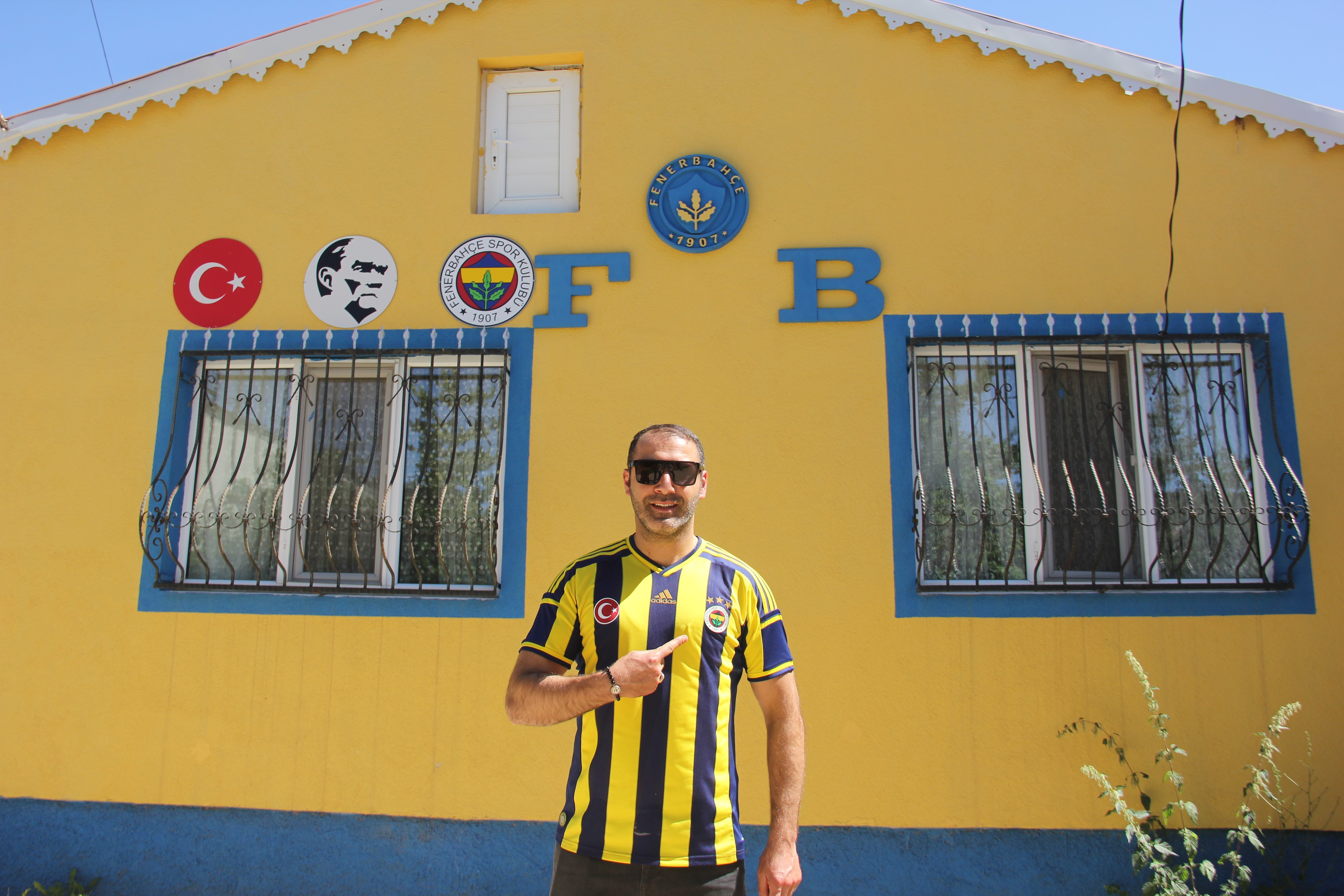 Sivas'ta adres sorana tek cevap: “Sarı-lacivert evin yanı”