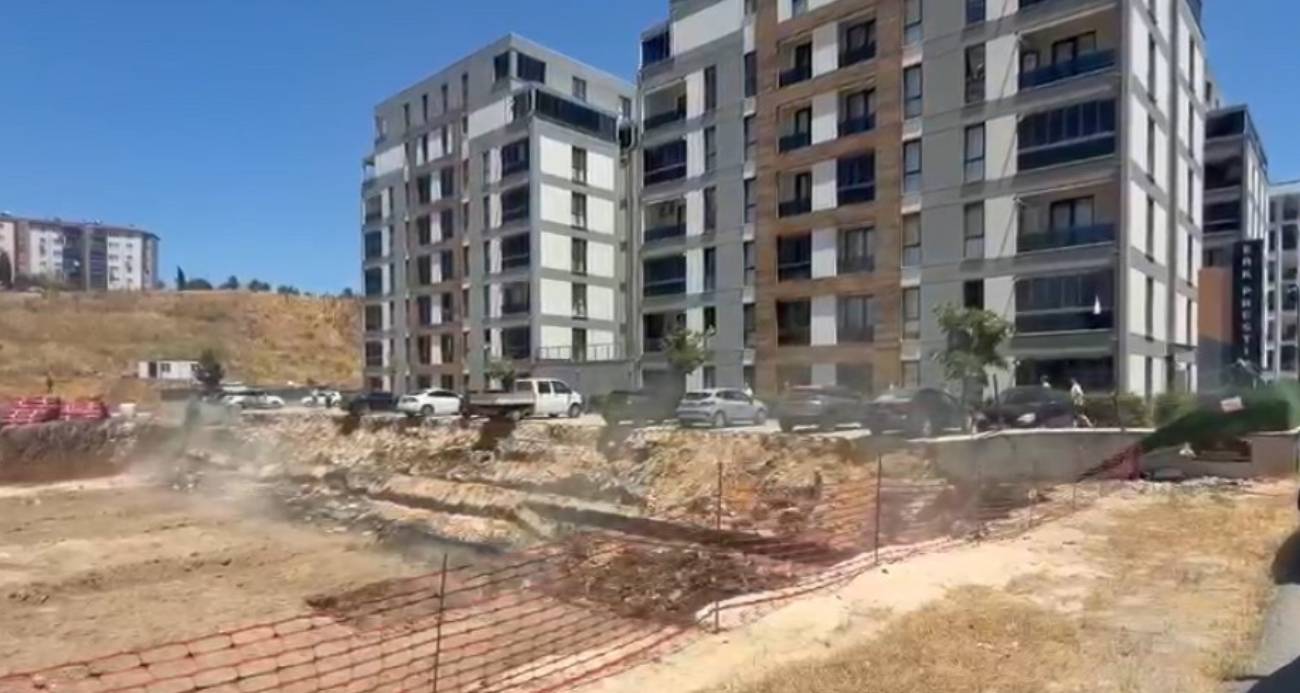 İstinat duvarı çöktü, site sakinleri zamanla yarıştı