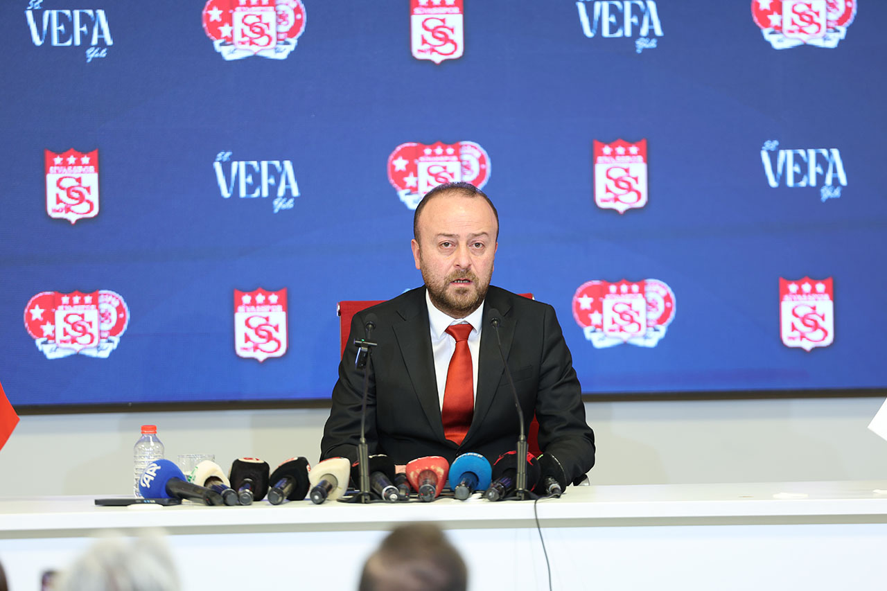 Özçoban’dan beklenen açıklama geliyor
