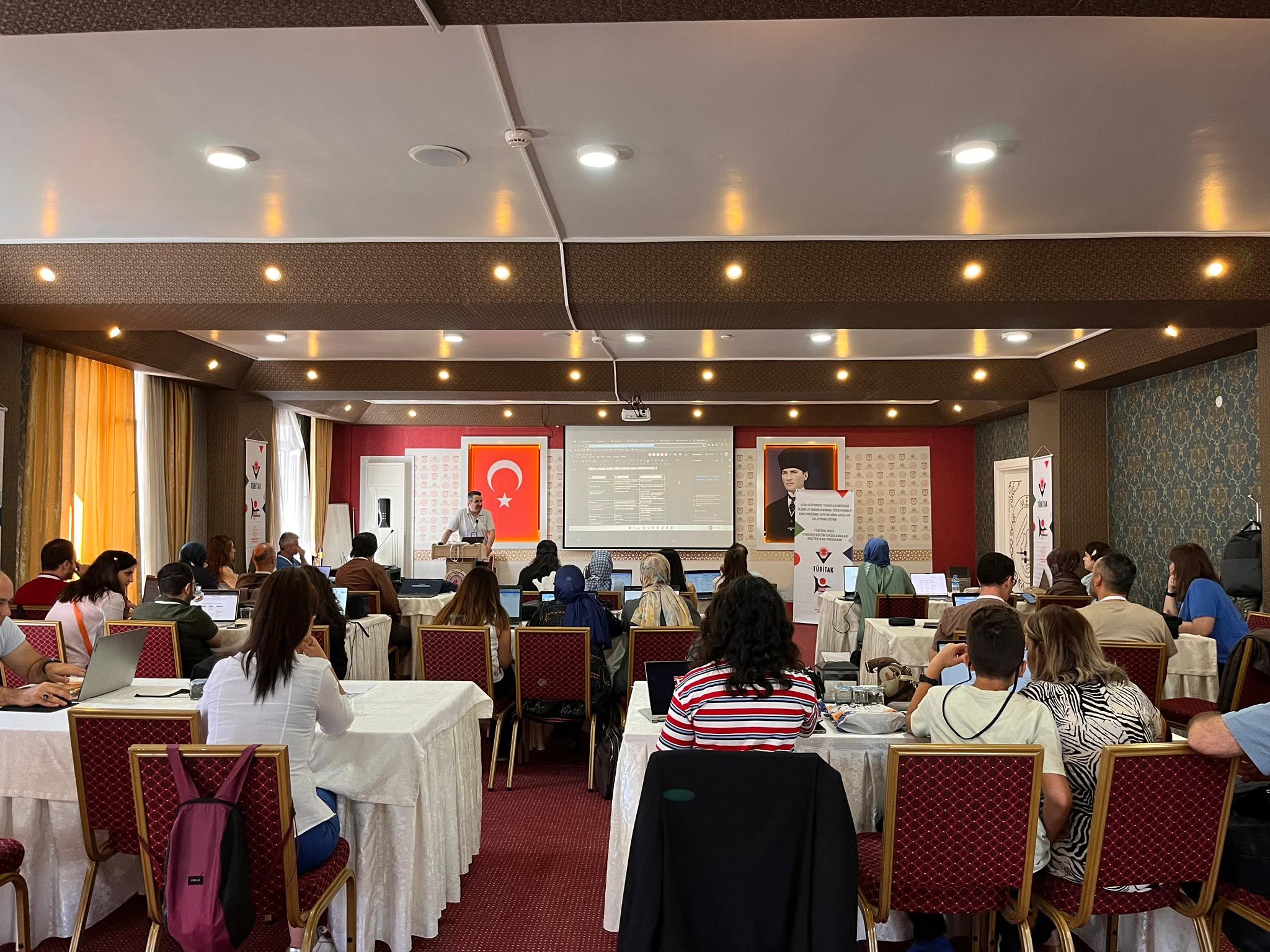 20 şehirden gelen öğretmenler Sivas'ta yapay zeka ve STEM eğitimi aldı