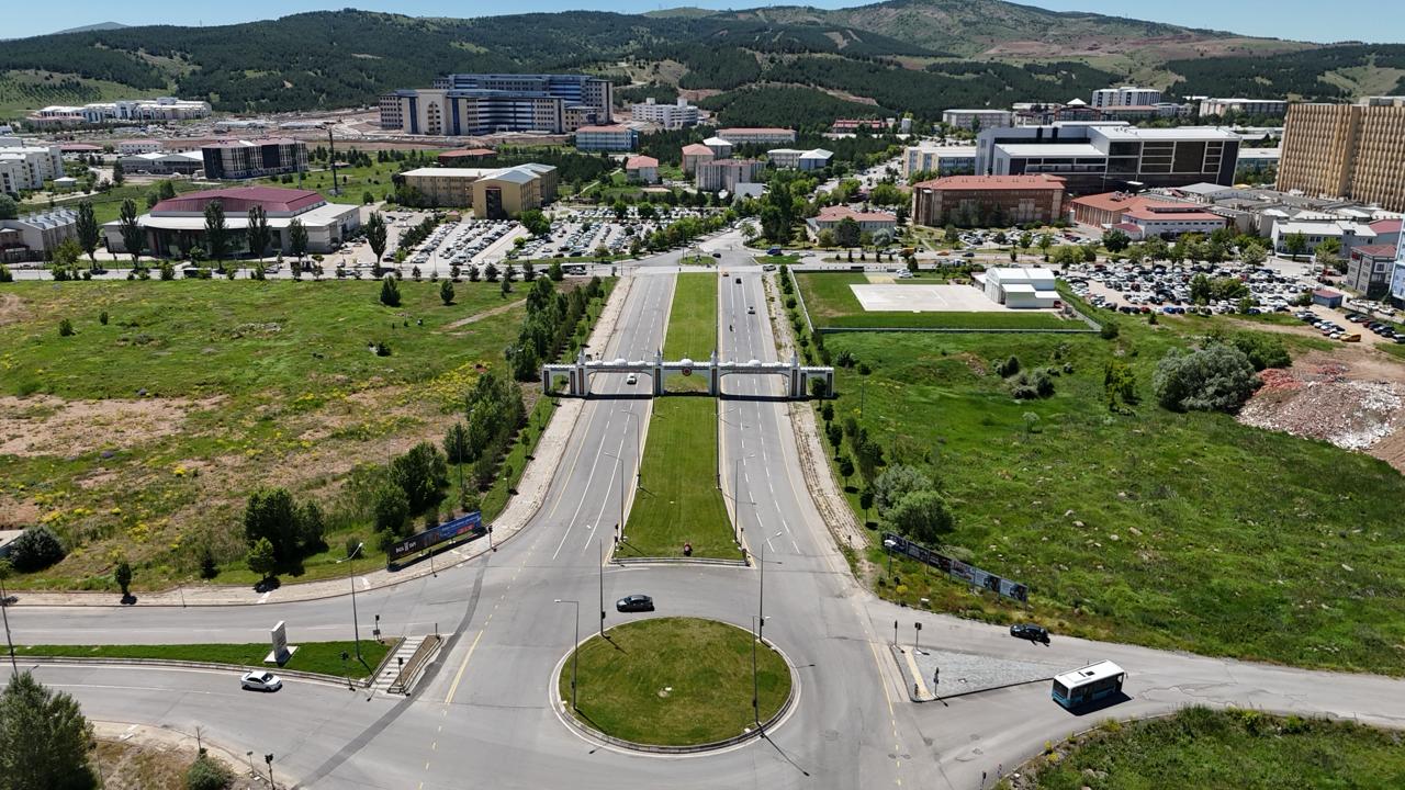 SCÜ’den akademik kadrolara yeni alım ilanı