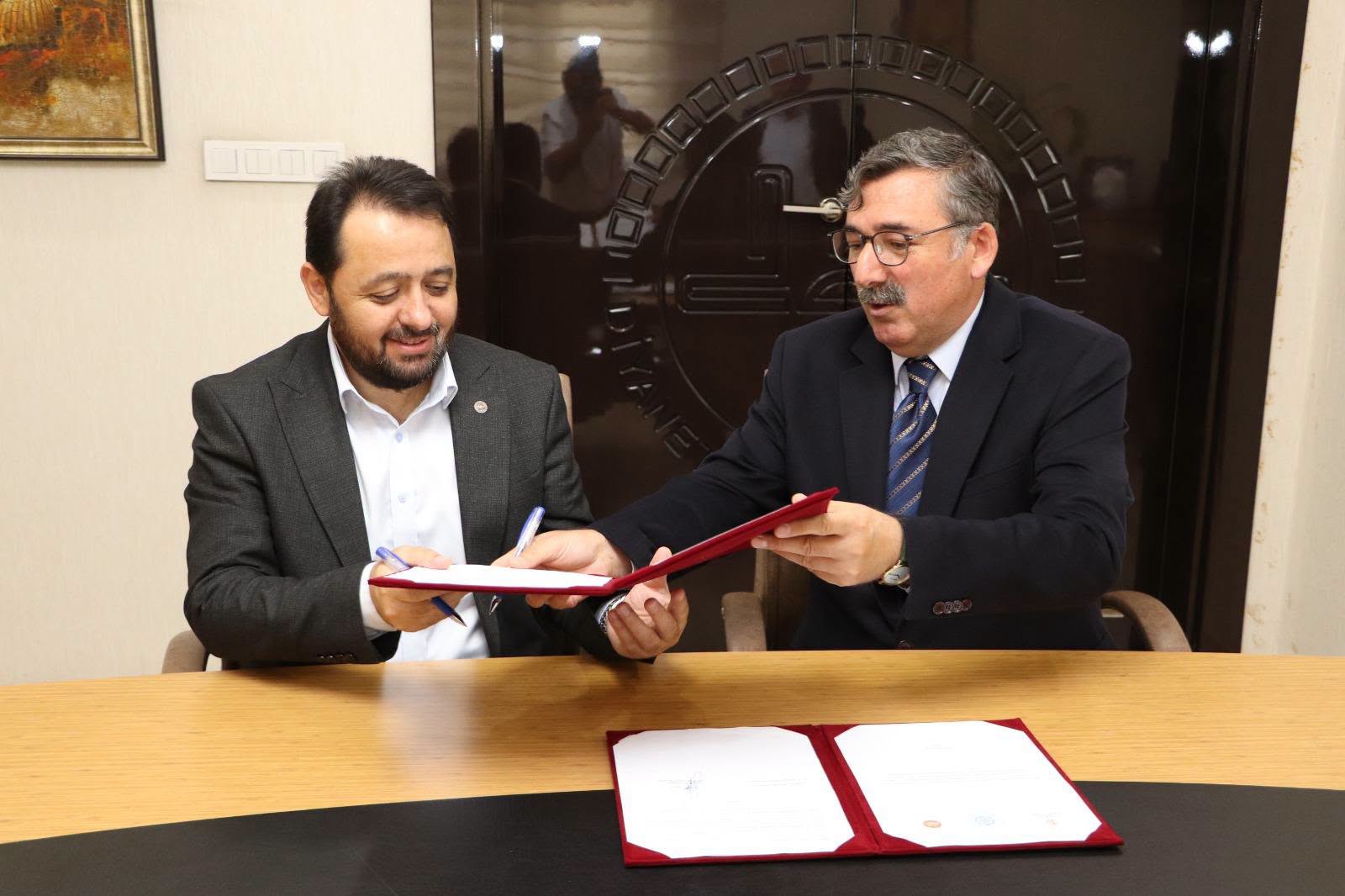 Sivas'ta dev sempozyum için imzalar atıldı