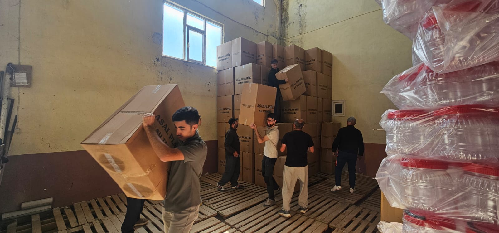 Sivas İHH'dan Suriye'ye 1040 adet koruma kabı desteği