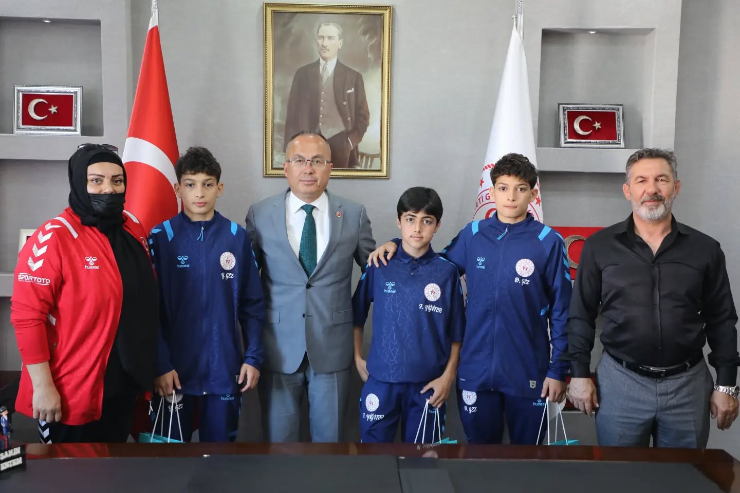 Şampiyonlardan Ertem’e ziyaret