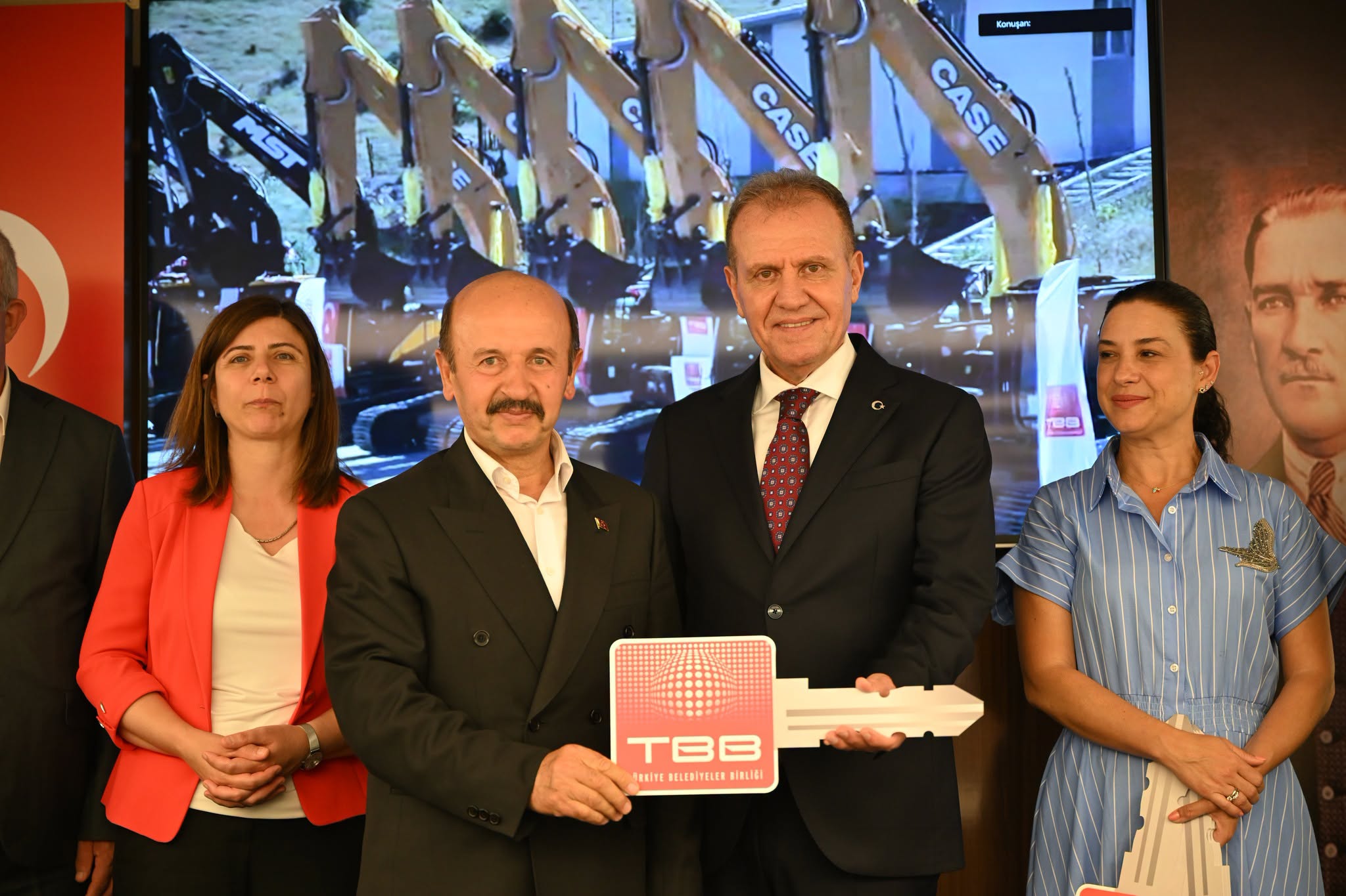 Şarkışla Belediyesi araç filosunu güçlendirdi: Yeni altyapı aracı hibe edildi