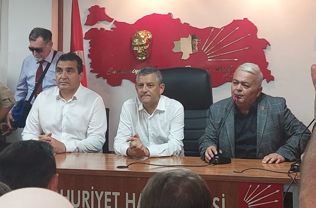 Özel, CHP Sivas il binasında