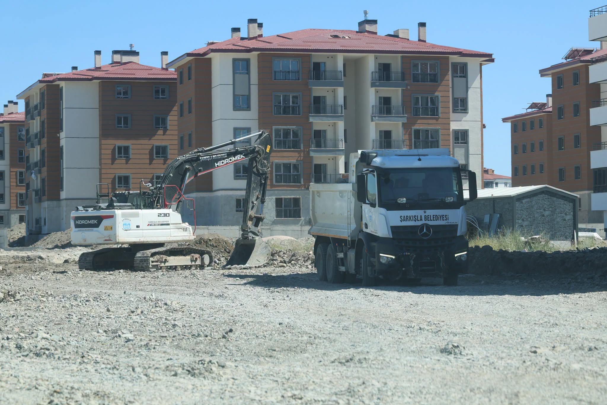 Habip Soluk Bulvarı’ndaki yeni bölünmüş yol yükseliyor