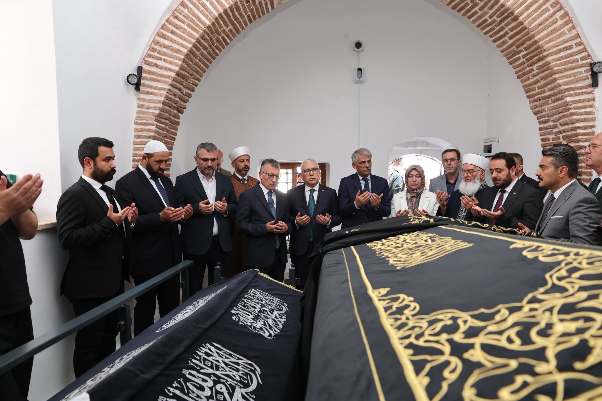 Şems-i Sivasî'nin sanduka örtüsü 8 aylık çalışmayla yenilendi