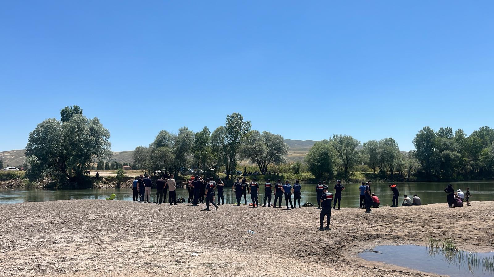 Kızılırmak’ta kaybolan çocuğu arama çalışmaları üçüncü gününde devam ediyor