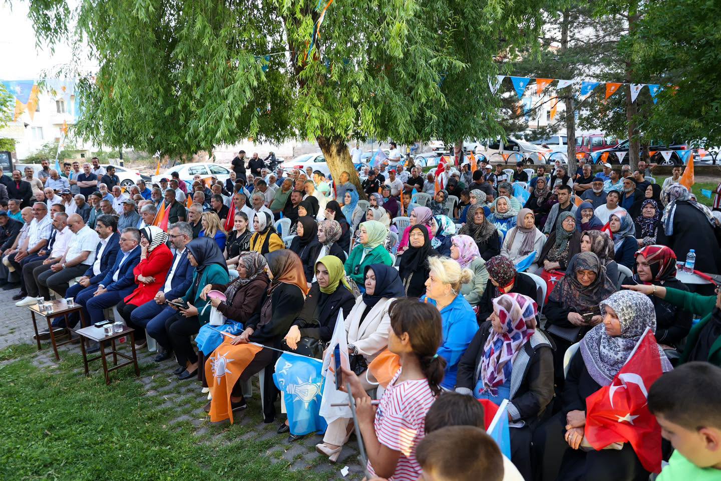 AK Parti'den mahalle toplantısı