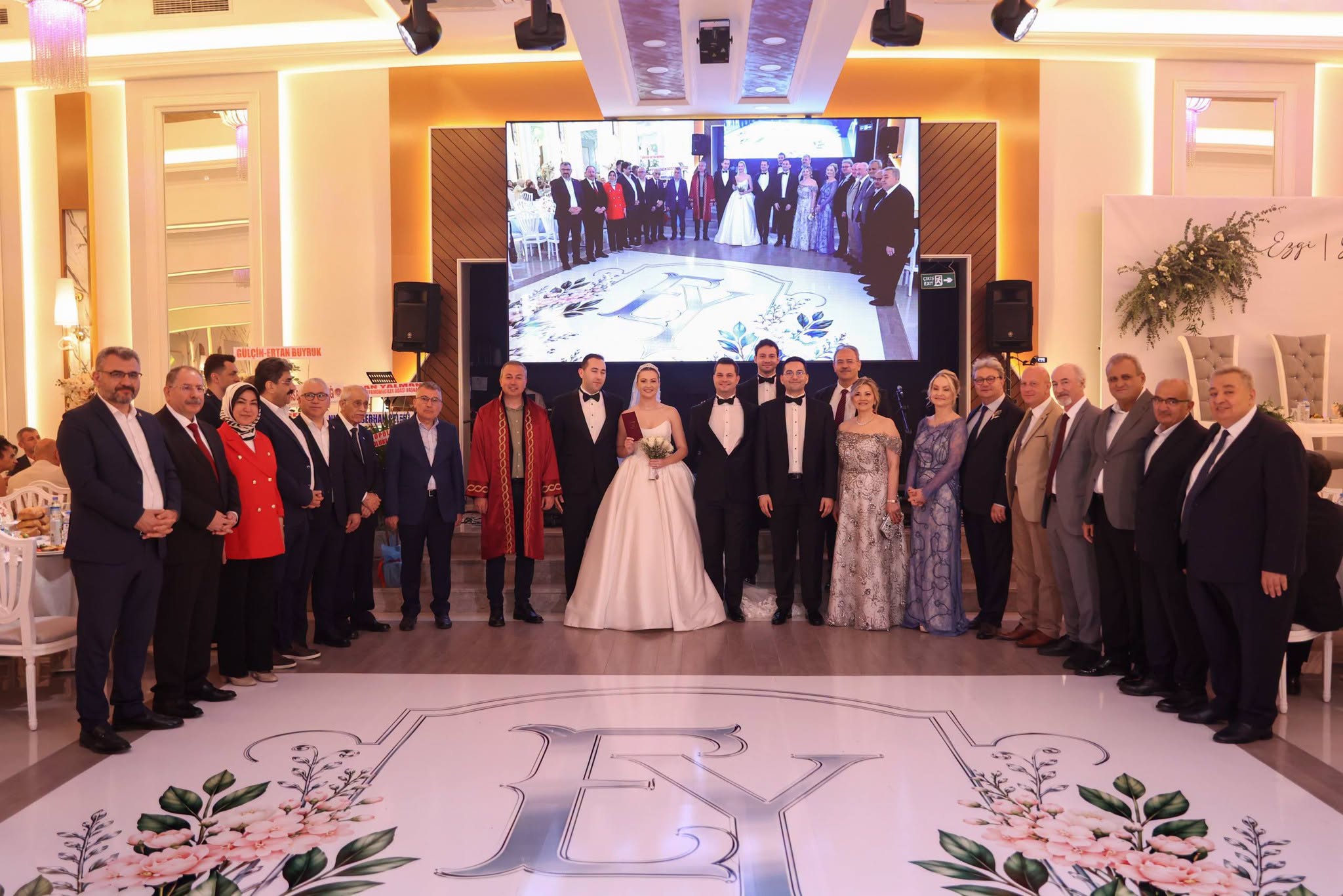 Ezgi ile Yiğit hayatlarını birleştirdi