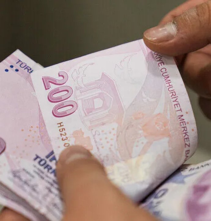 Aylıklar hesaplara yatırılmaya başlandı