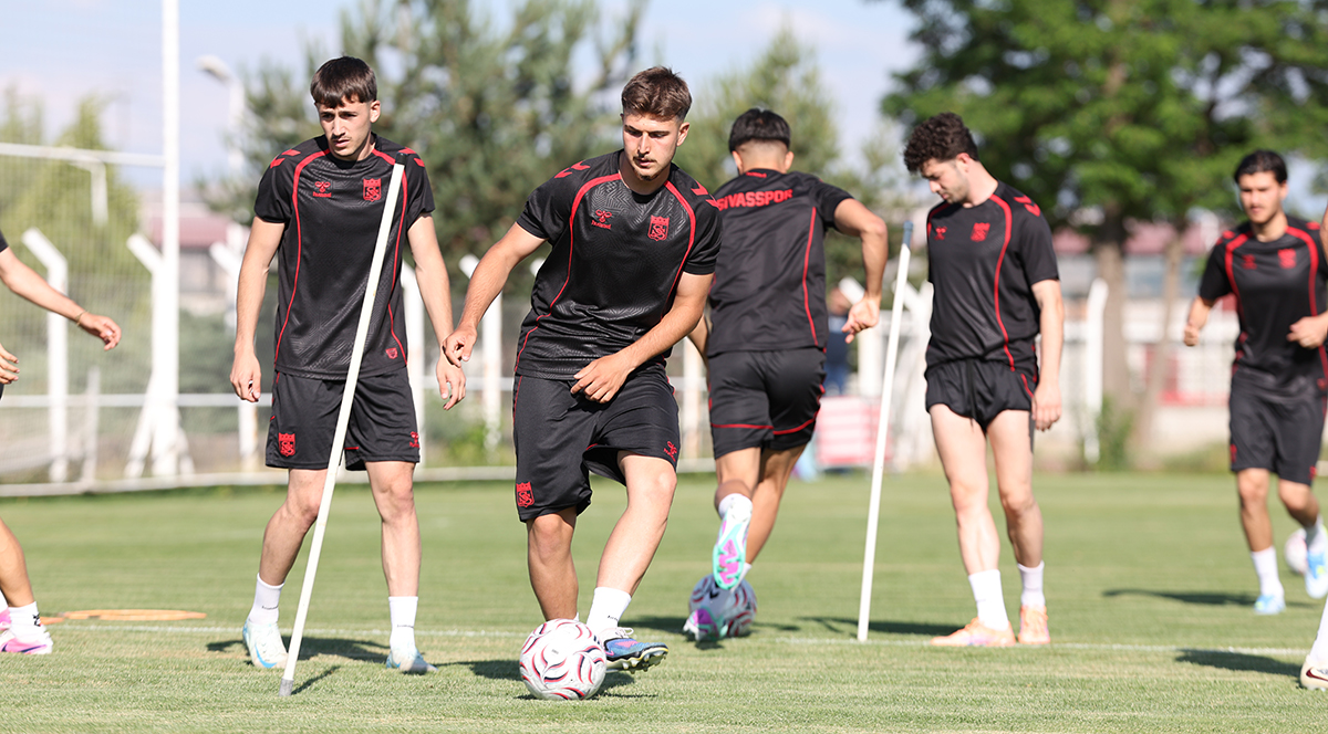 Sivasspor günü çift idmanla tamamladı