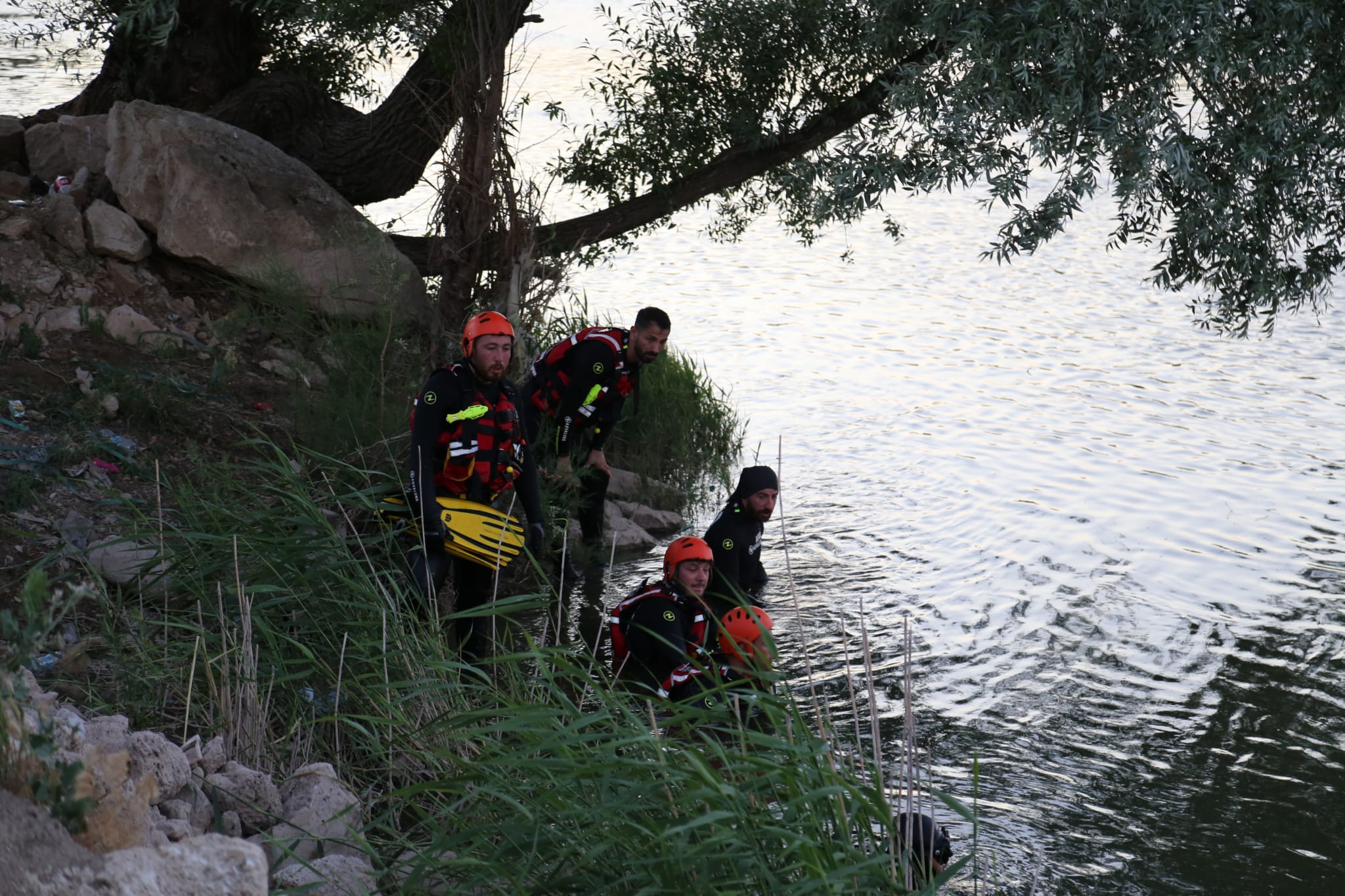 Sivas'ta serinlemek için Kızılırmak'a giren kişi kayboldu