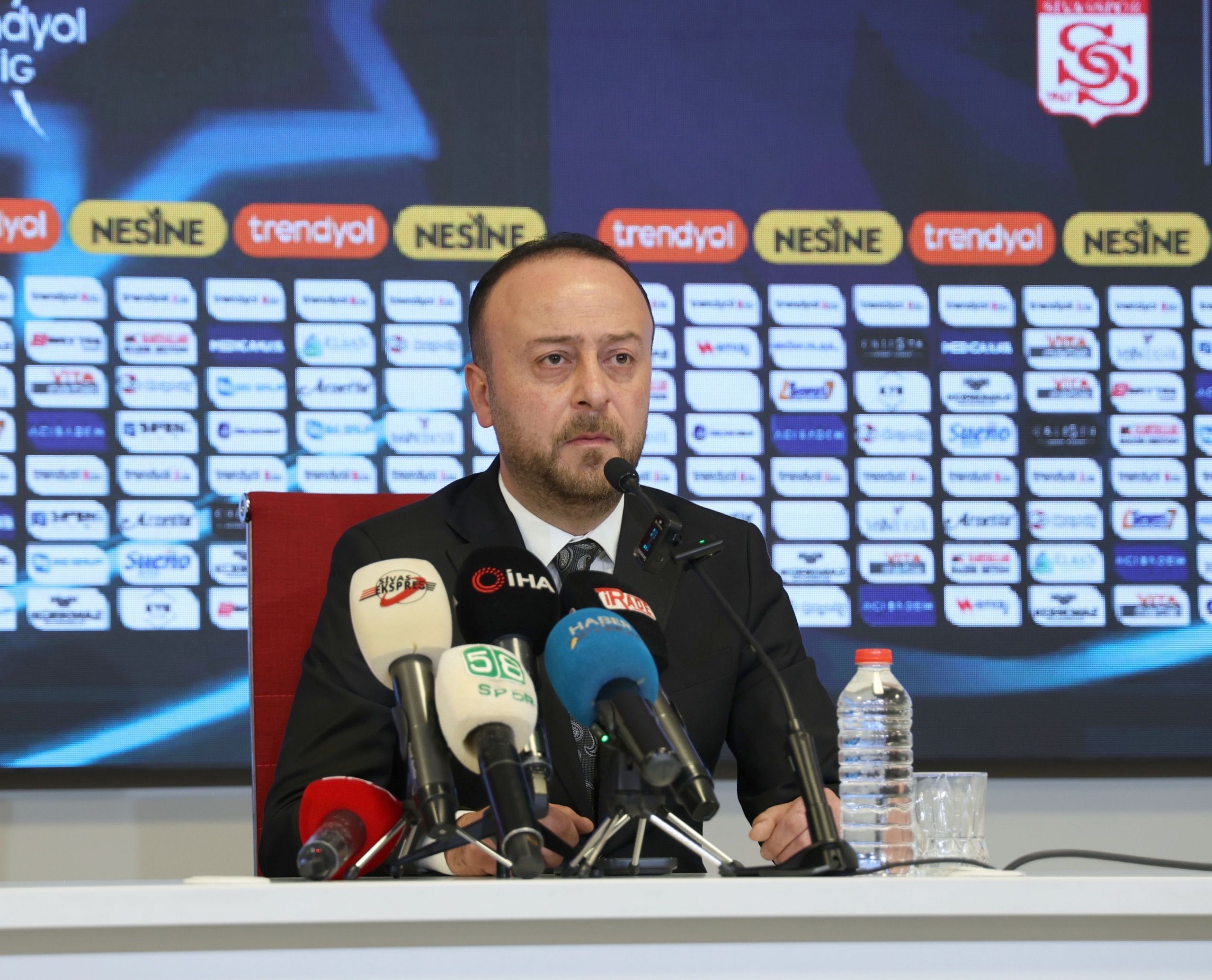 Sivasspor’da kongre ertelendi! Burak Özçoban yeniden aday