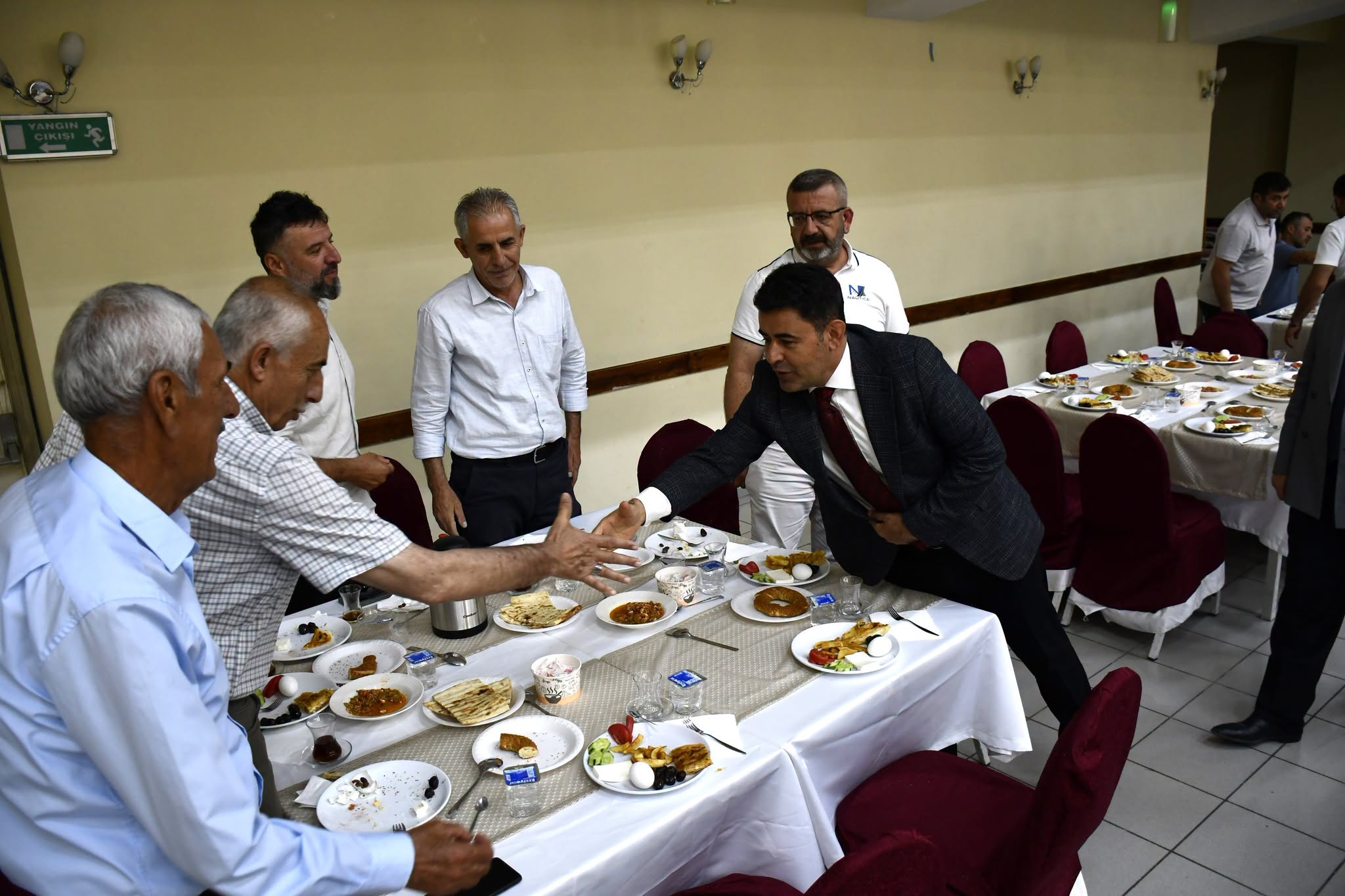 Boyraz, köy muhtarlarının derdini dinledi