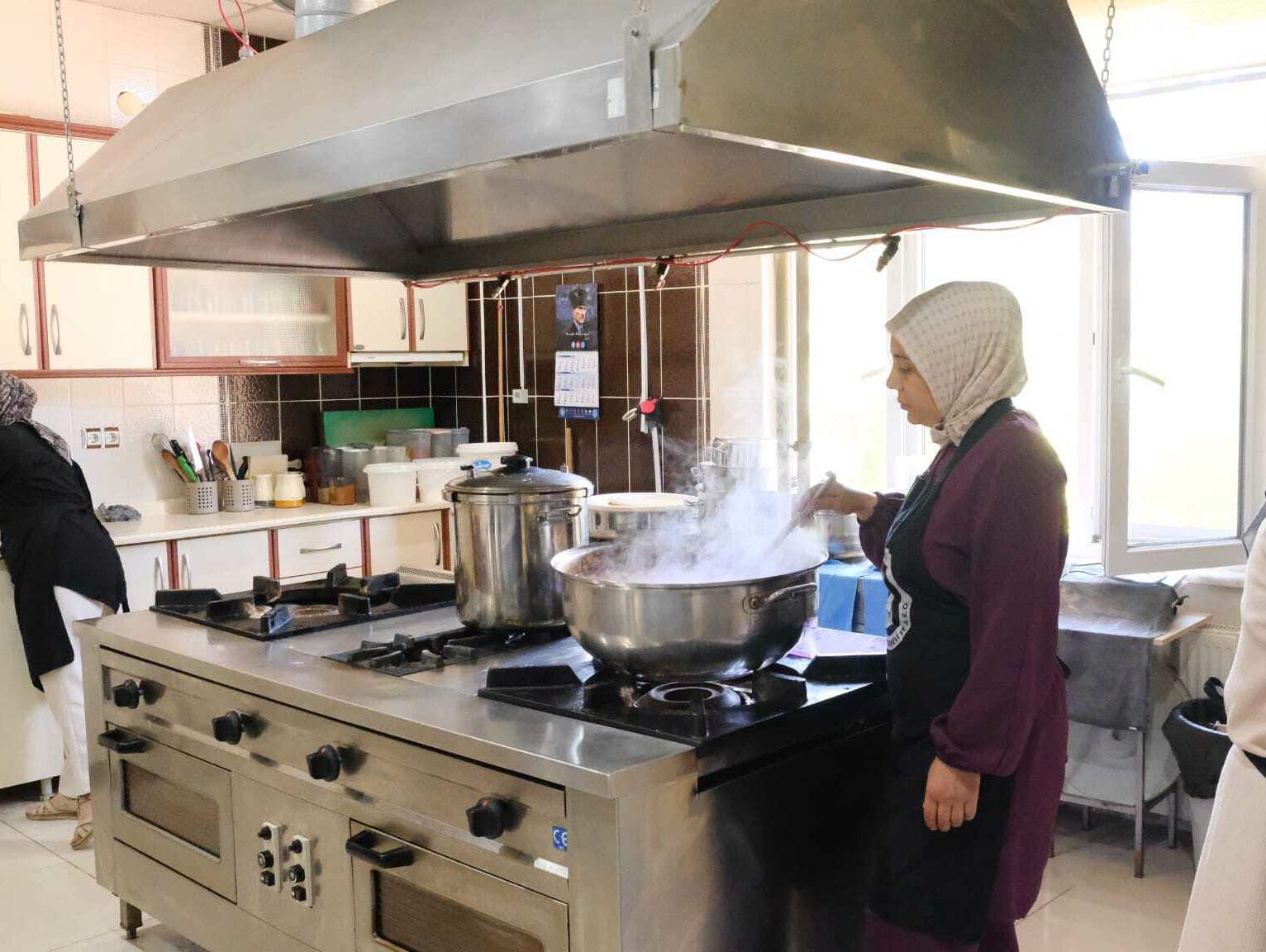 Sivas'ta öğrencilere 46 bin öğün, ihtiyaç sahiplerine iftar!
