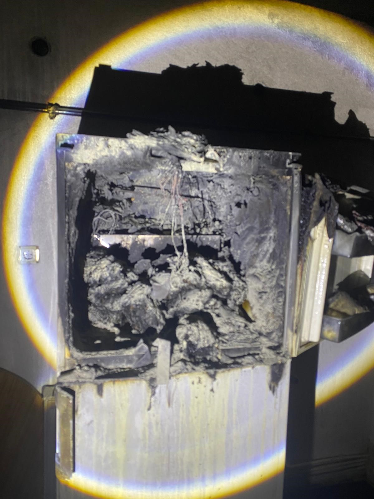 Buzdolabı bomba gibi patladı