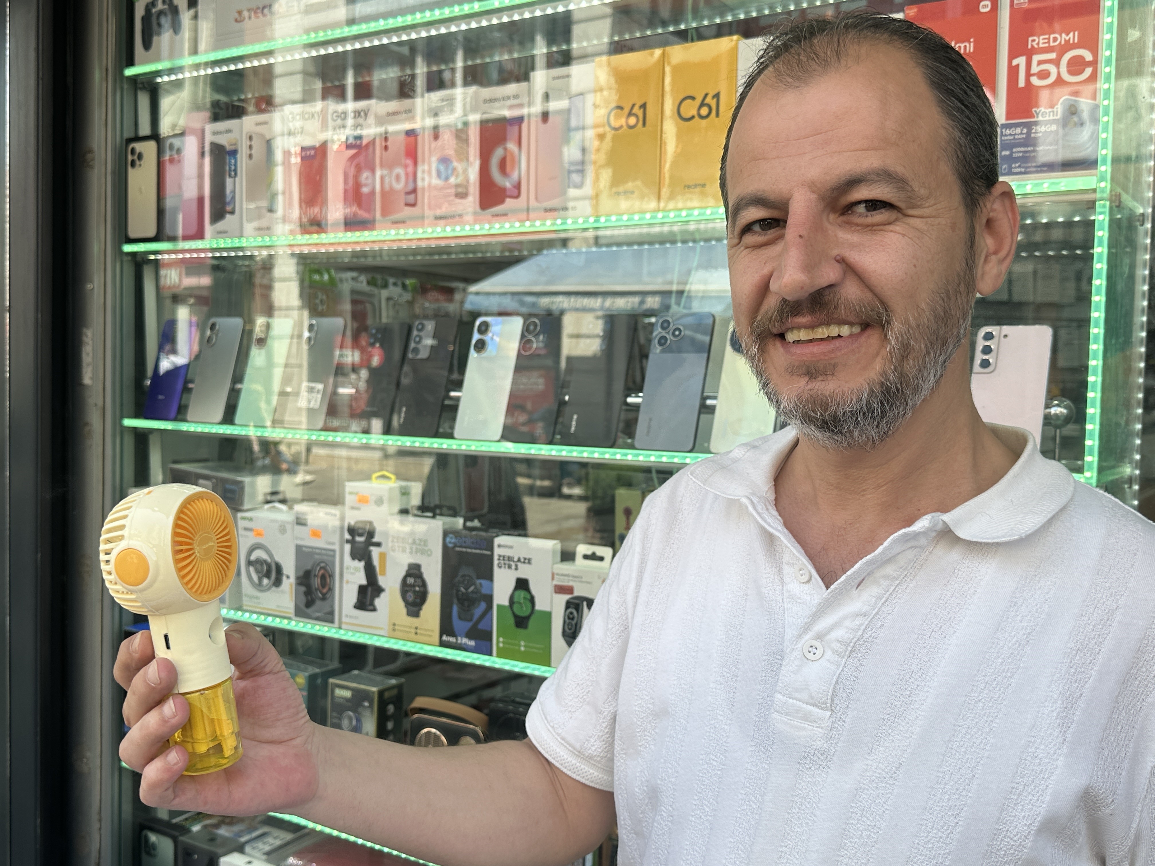 Bunaltıcı sıcaklarda en uygun çözüm: El pervanesi