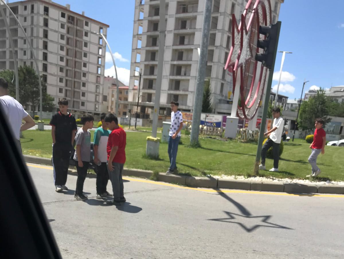Kılavuz Kavşağı'nda yayaya araç çarptı