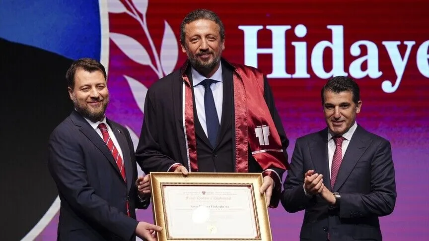 Hidayet Türkoğlu'na fahri doktora ünvanı verildi