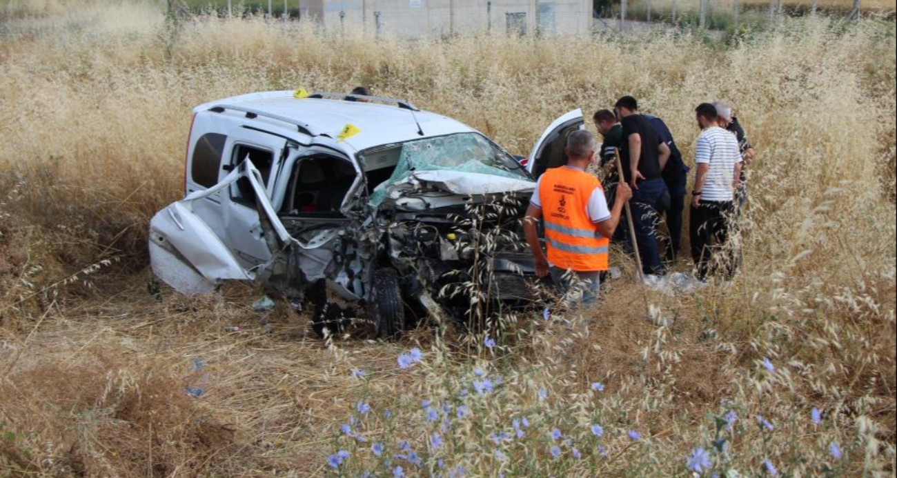 Eve 25 kilometre kala acı kaza: 3 ölü, 3 yaralı