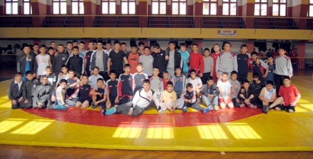 Pehlivanlar farkın peşinde