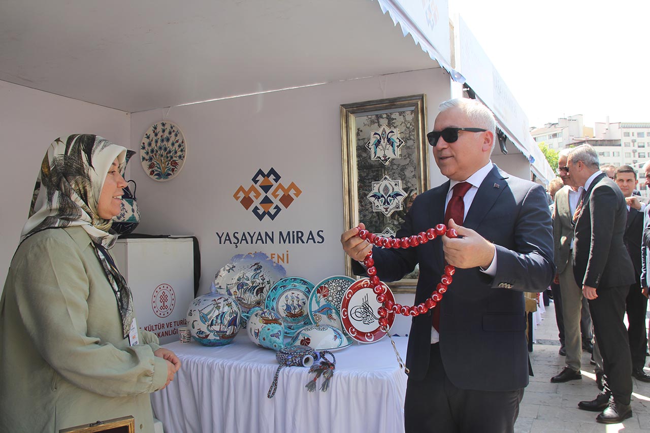 Sivas'ta kültür rüzgârı: "Yaşayan Miras Şöleni" 58 ilden 80 sanatçıyla başladı!