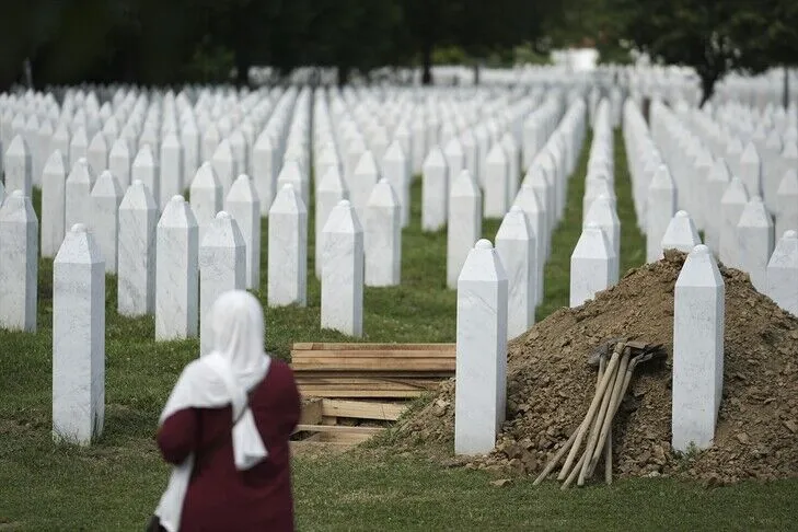 Srebrenitsa Soykırımı'nın 10 kurbanı bugün toprağa verilecek