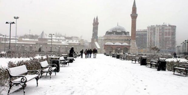 Kar Geliyor