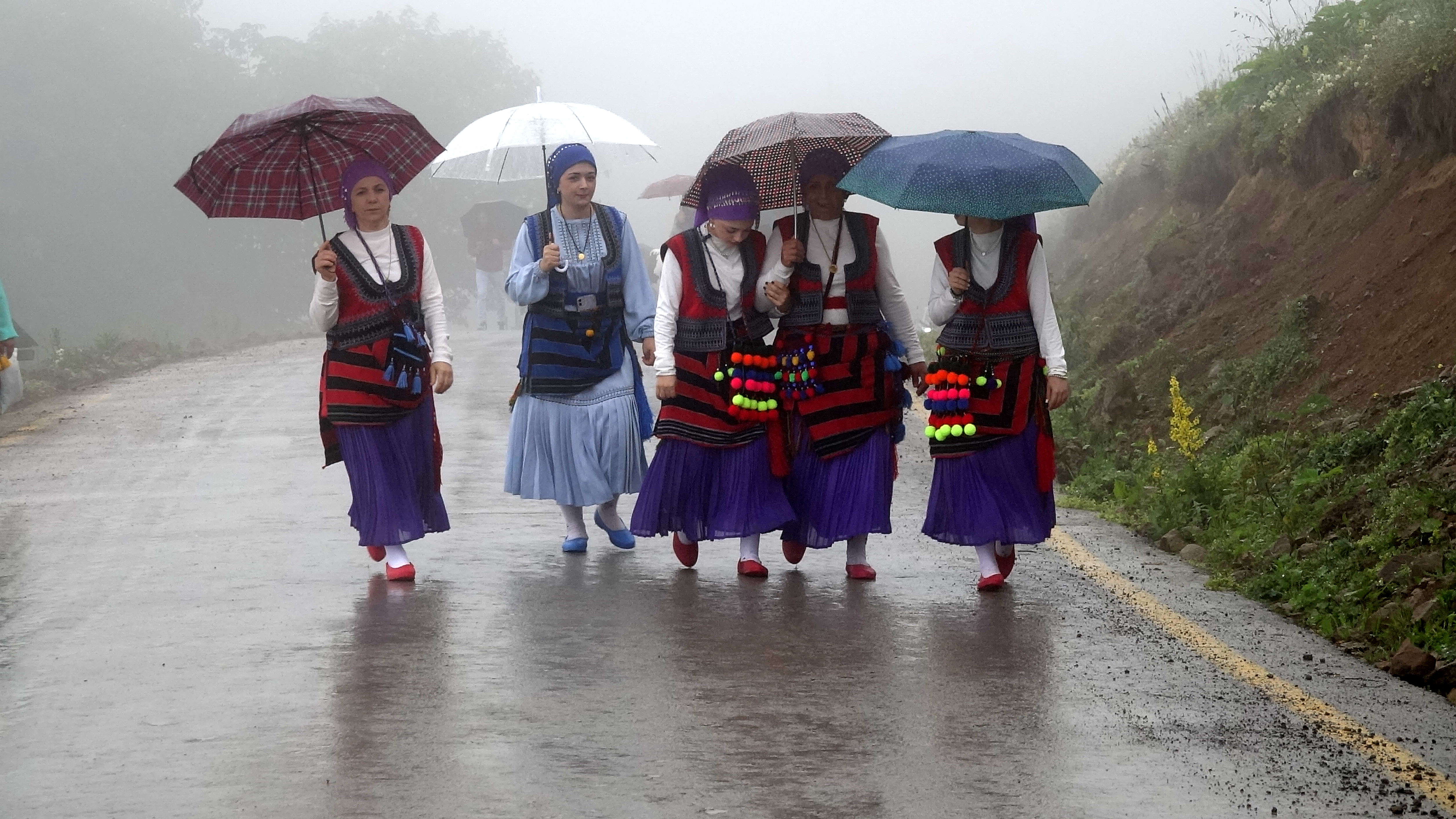 Asırlık yayla göçü geleneği yaşatıldı