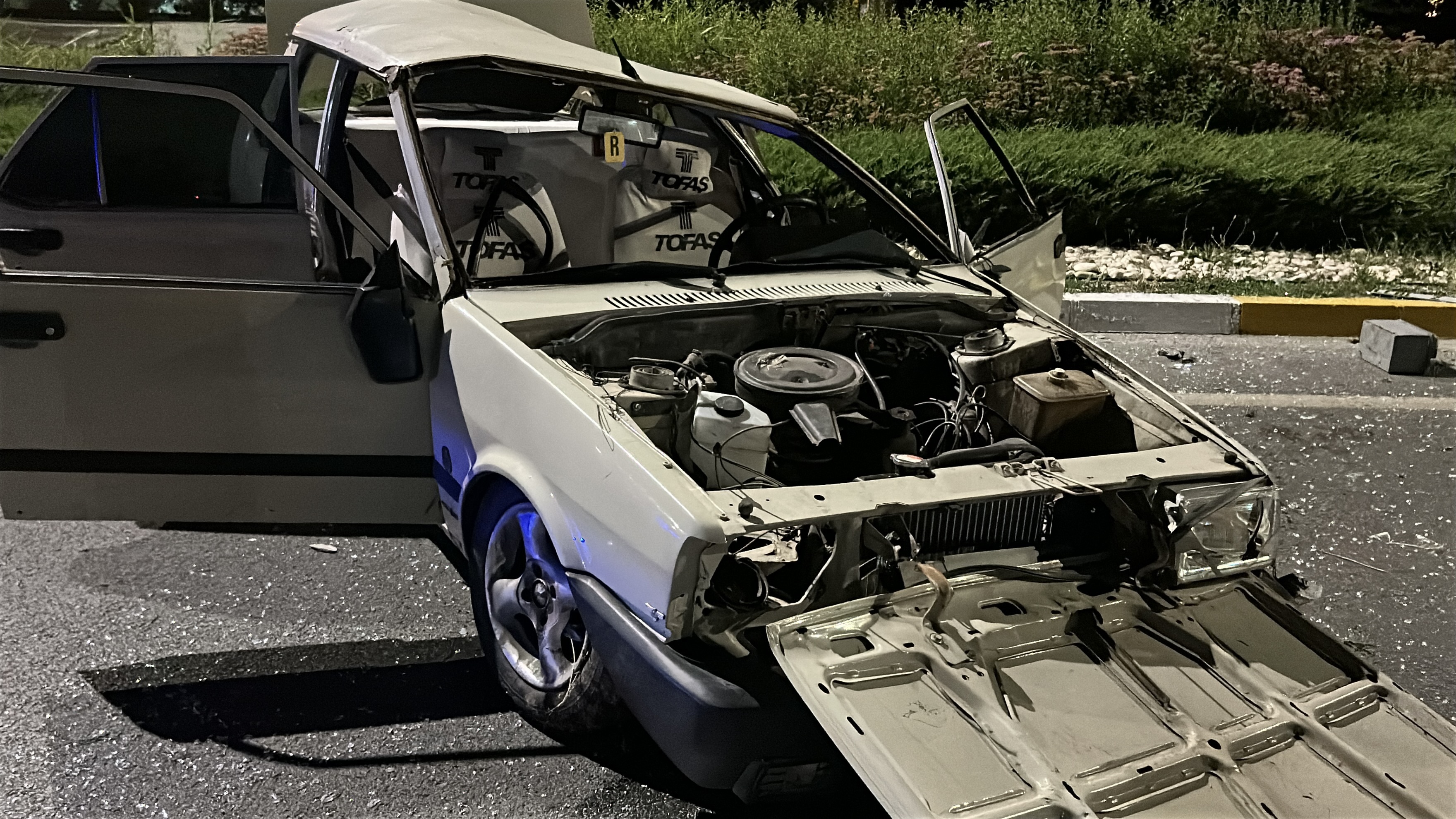 Sivas'ta otomobil karşı şeride geçip, takla attı: 1'i ağır 3 yaralı