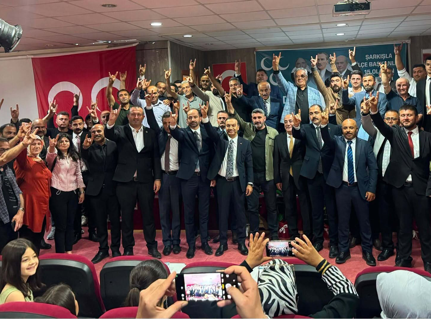 Şarkışla MHP'de Dursun Yıldırım güven tazeledi