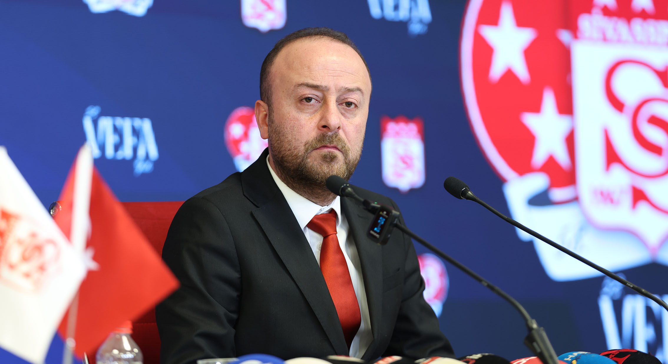 Özçoban’dan güçlü liste