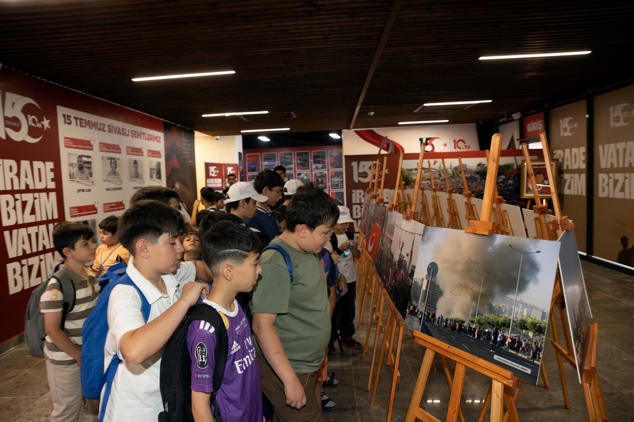 Sivas'ta açılan 15 Temmuz Anı Merkezi ziyaretçilerden yoğun ilgi görüyor