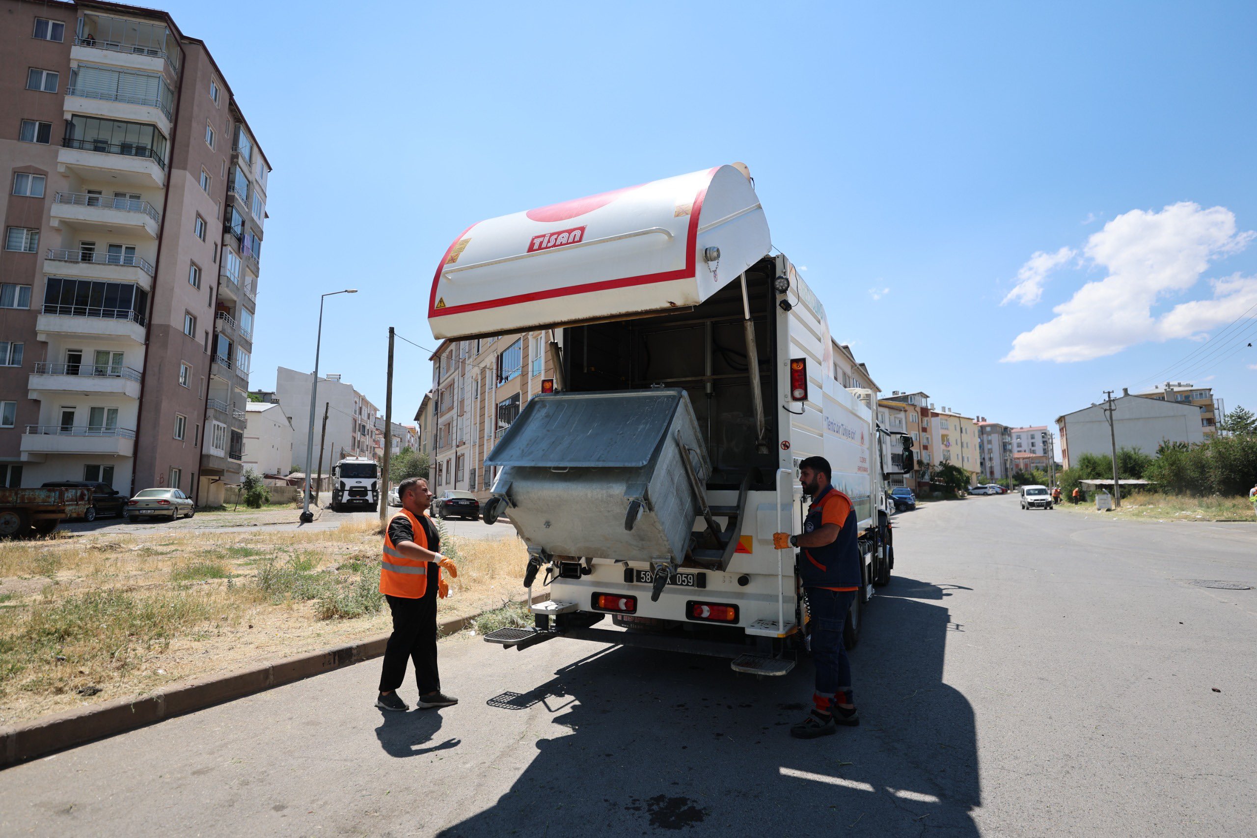 Sivas'ta temizlik seferberliği tam gaz: 42. durak Fatih Mahallesi oldu!