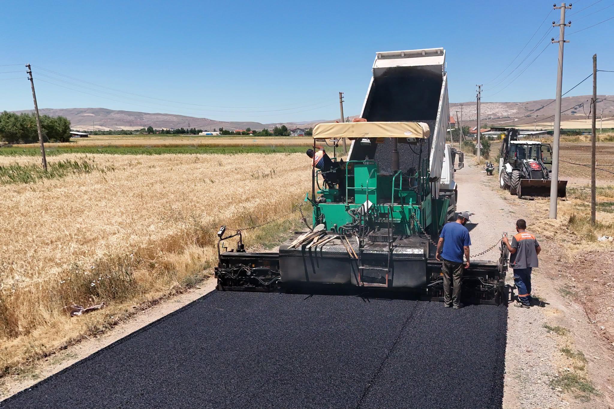 Şarkışla'da asfalt sezonu rekorla başladı