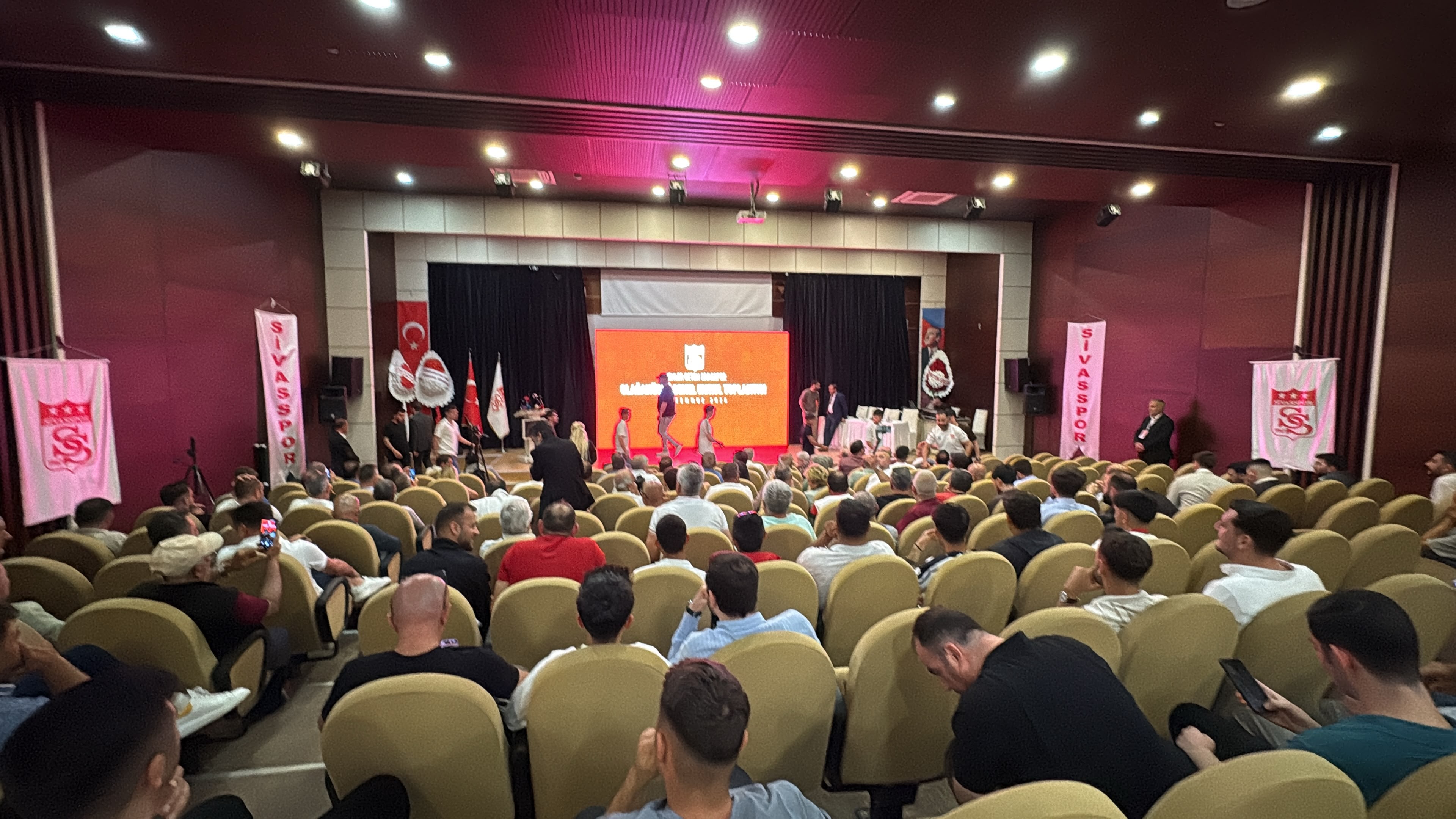 Burak Özçoban’ın yönetim listesi belli oldu
