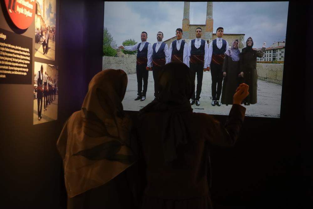 Sivas'ın meşhur ağırlama halayı simülatörle öğretiliyor