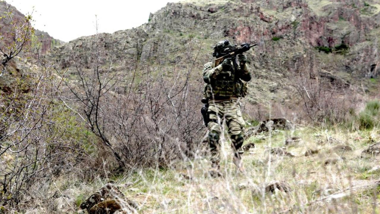 3 PKK'lı terörist teslim oldu