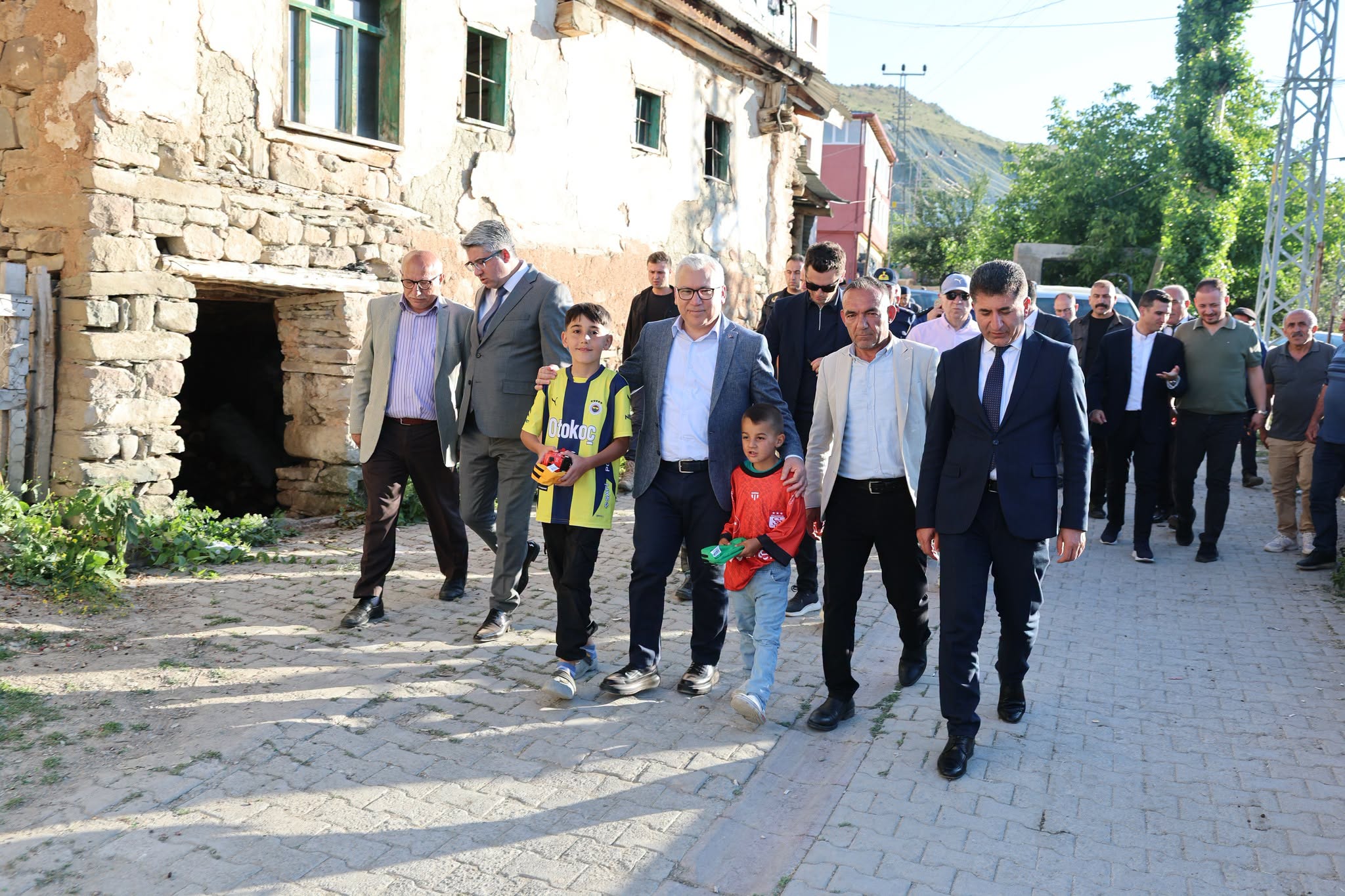 Şimşek, Korkut köyünde vatandaşlarla buluştu