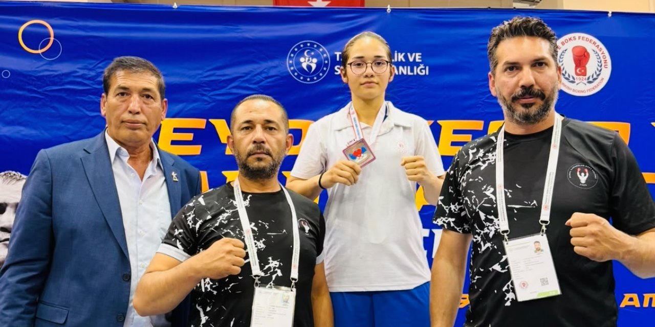 Sivaslı boksör Elmira Güneş, Türkiye ikincisi oldu