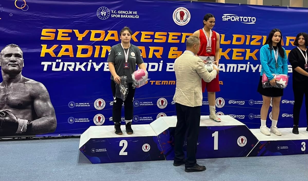 Sivaslı boksör Ecrin’den Türkiye ikinciliği
